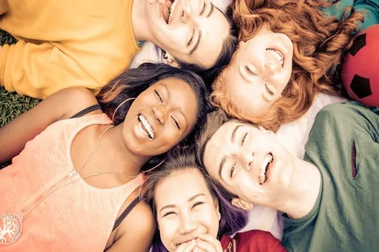 Quotes About Happiness and Friendship to Brighten Your Day